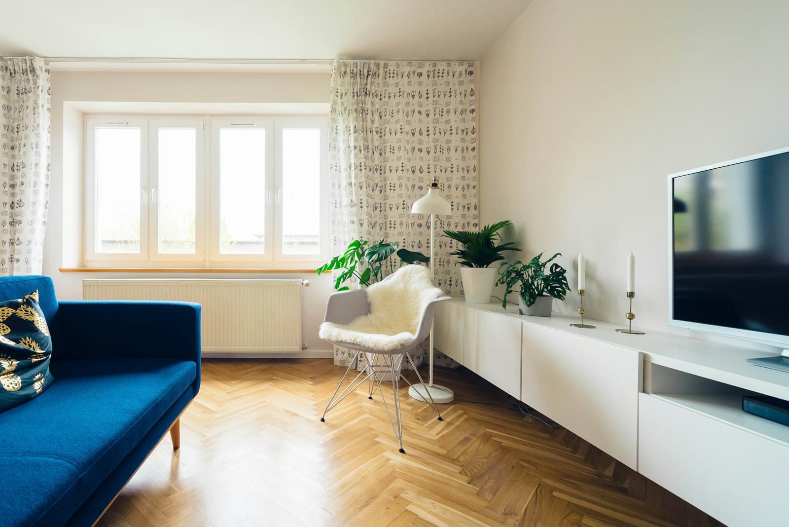 Bright, fully furnished Berlin apartment with herringbone floors